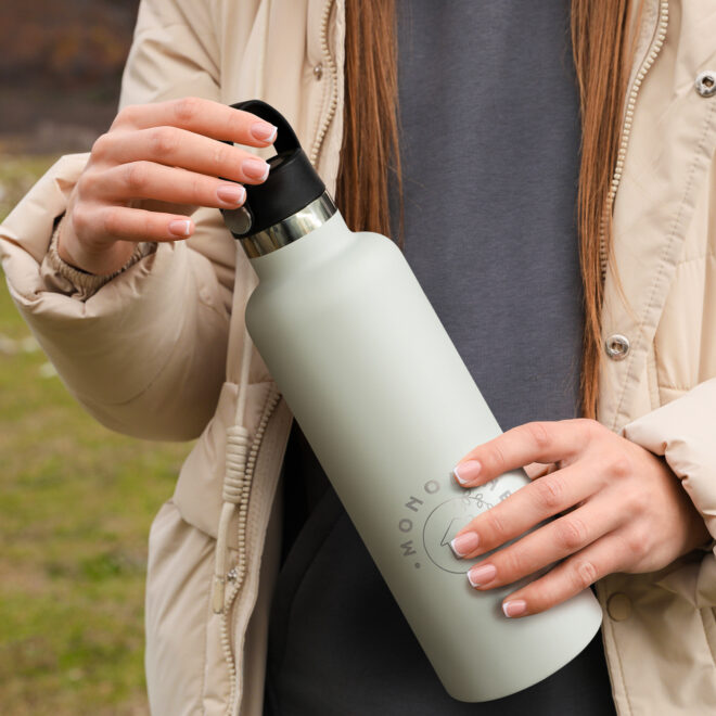 Nomad Vacuum Bottle 1L – Carry Lid