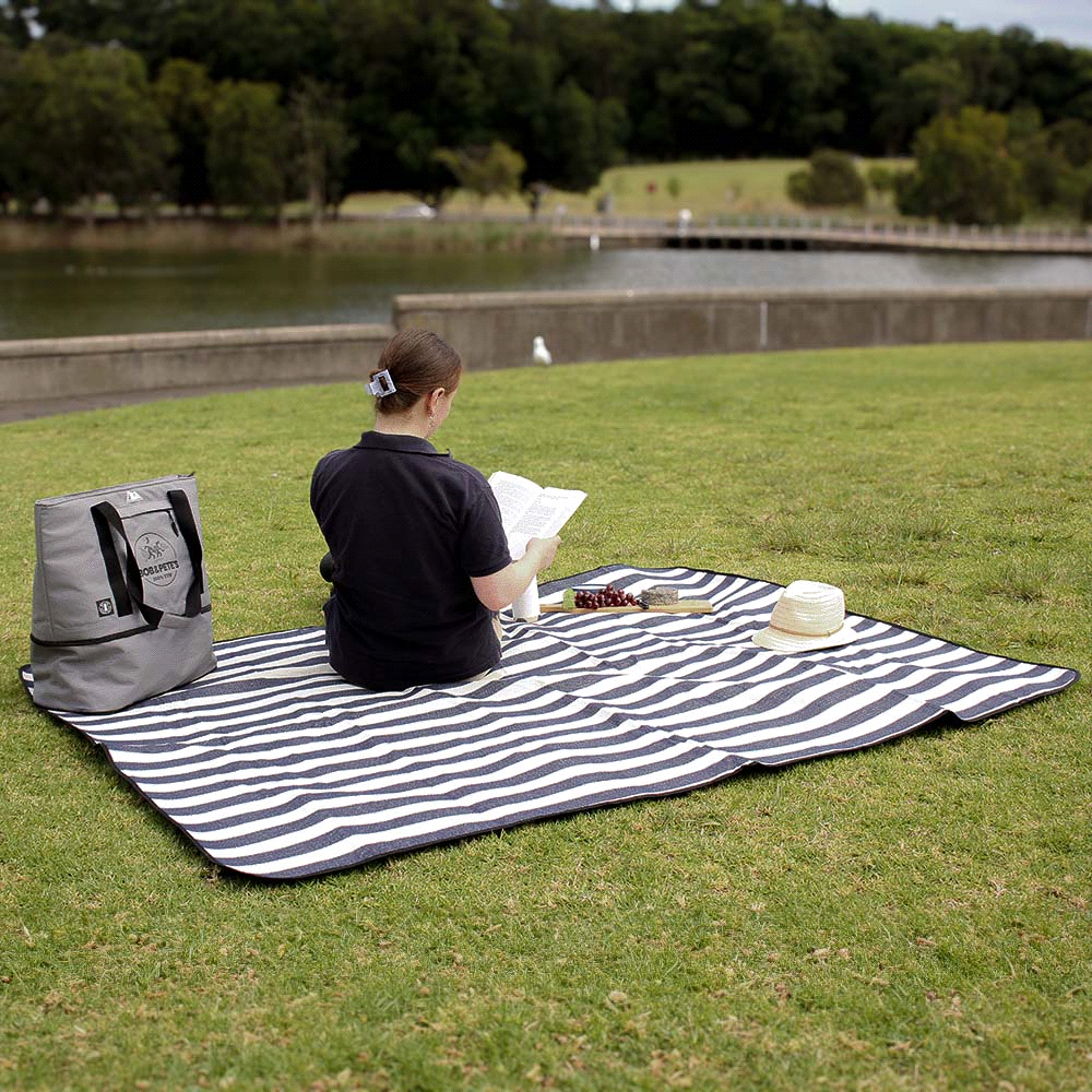 Día De Campo Rug w/ Waterproof Backing