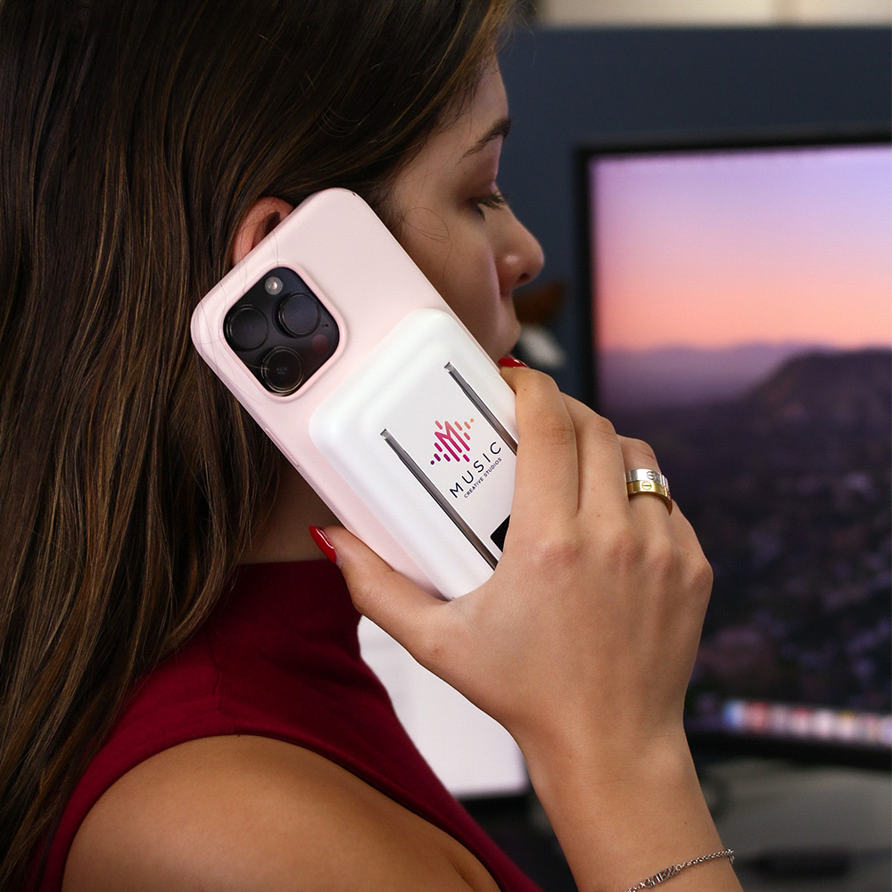Magnetic Power Bank w/ Phone Stand 10000 mAh