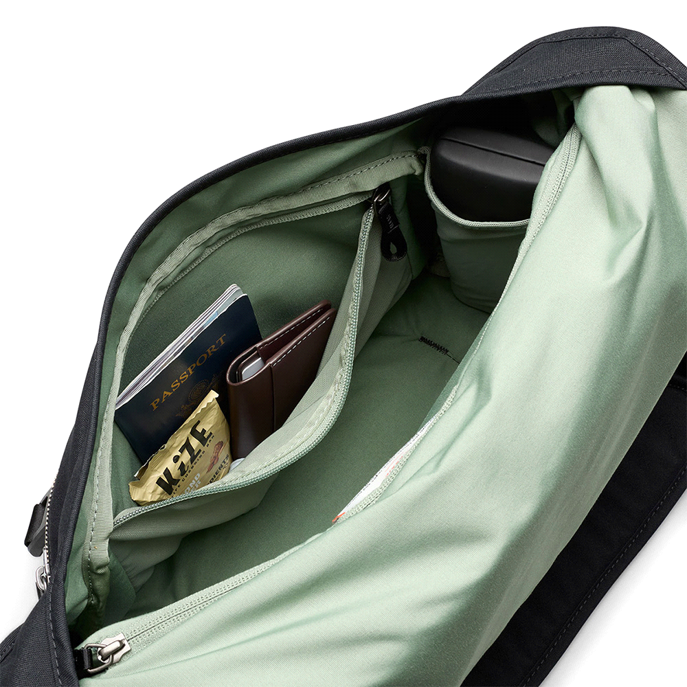 Bellroy Classic Messenger 13L Bk